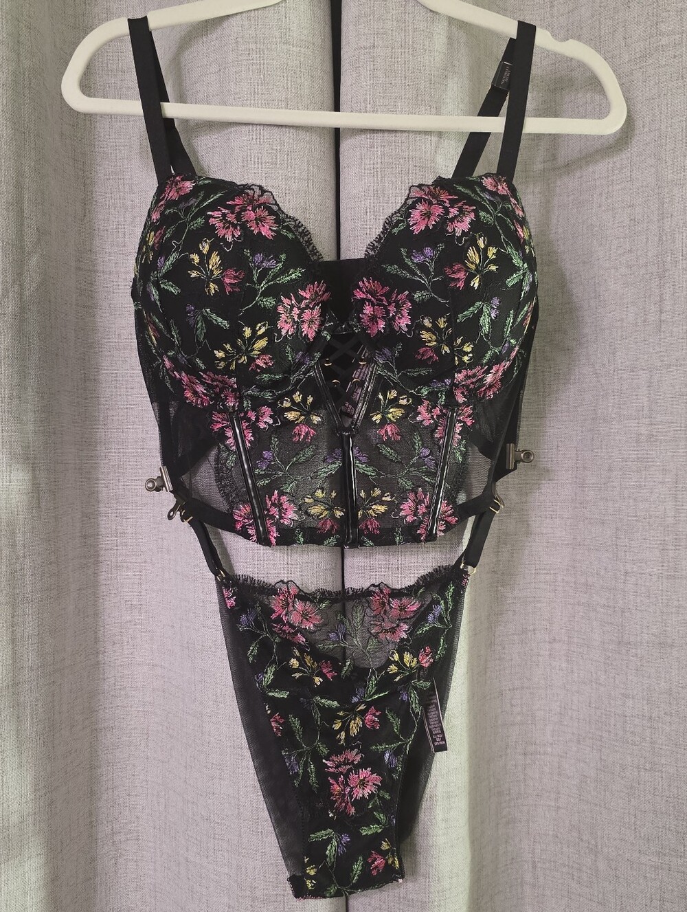 Victoria's Secret Floral Embroidered Black Lace Bustier Set - Picture 2 of 9